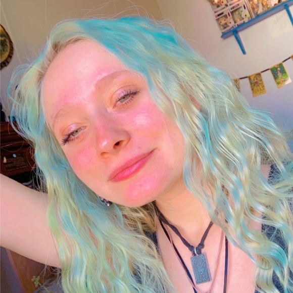 Meet your Posher, Haley - Picture 3 of 3